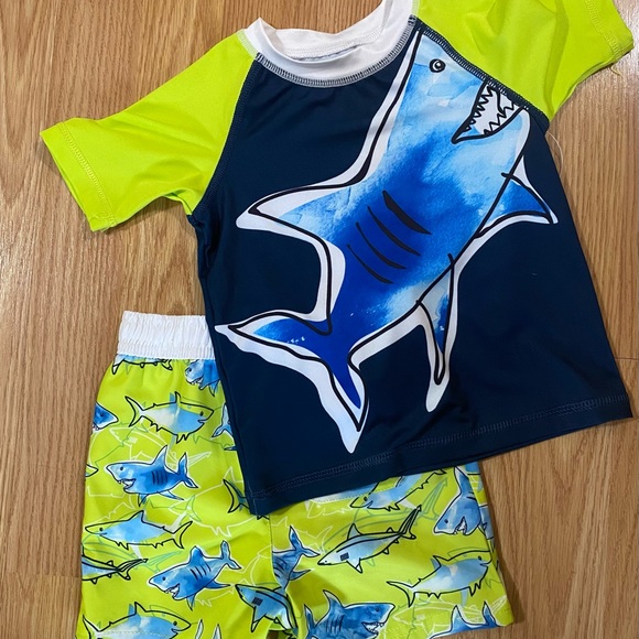 Toddler Boys Blue & Neon green Shark Rash
Guard & Swim Trunks Set size 2T - Picture 7 of 11